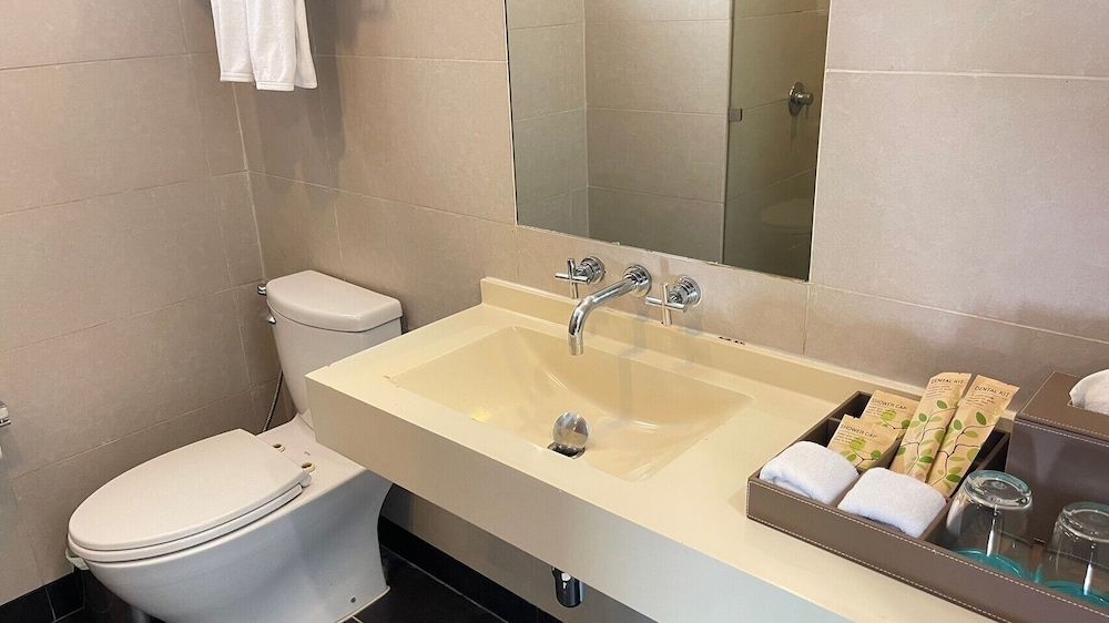 TASALA cabana Premier Quadruple Room, Balcony, Park View 12