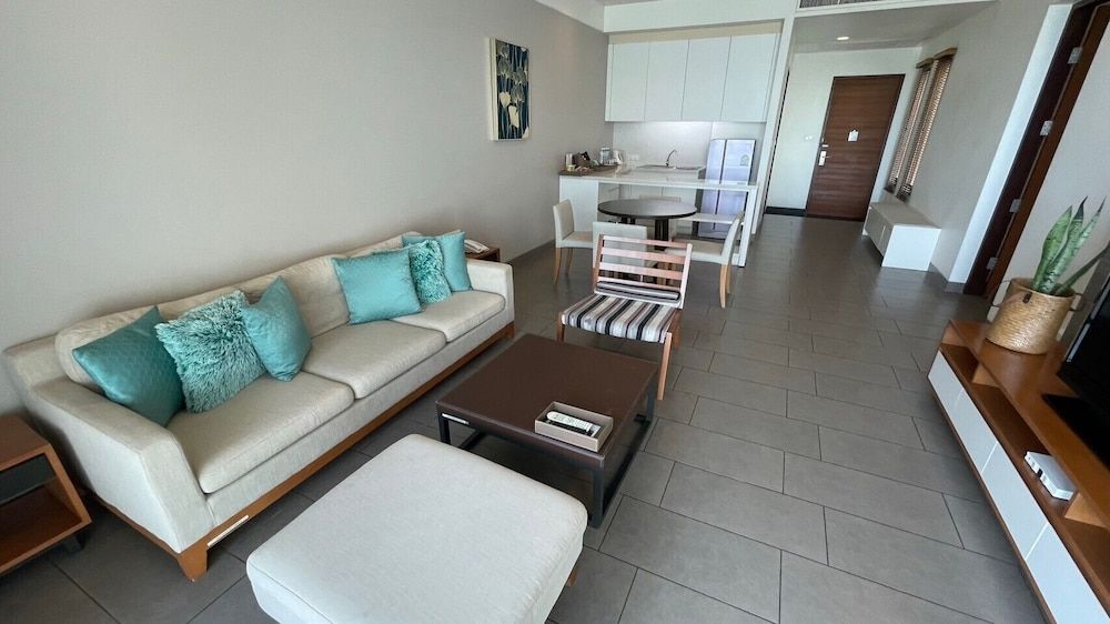 TASALA cabana Premier Quadruple Room, Balcony, Park View 9