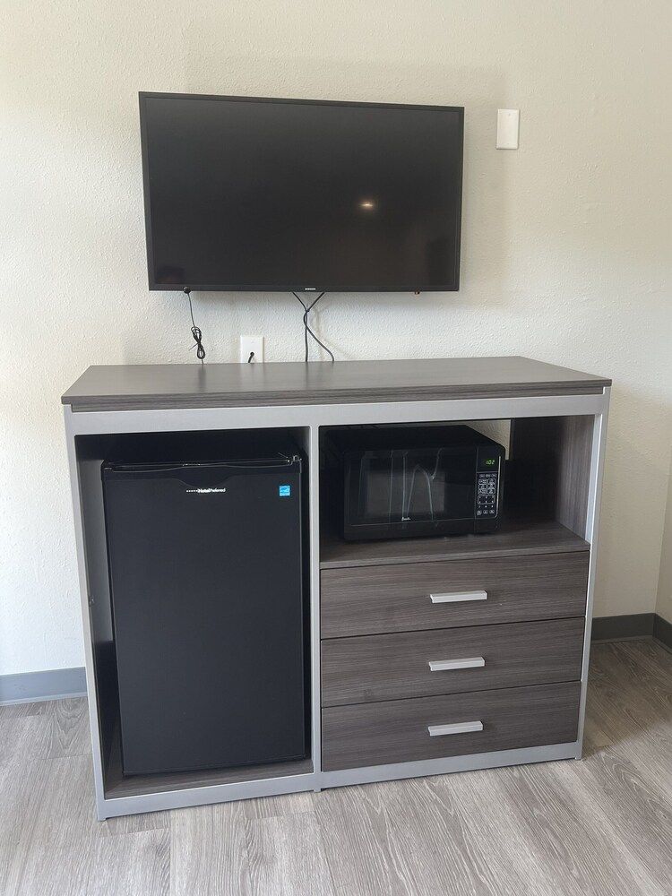 Cloud 9 Inn - El Cielo Inn Deluxe Single Room, 1 King Bed, Private Bathroom 20