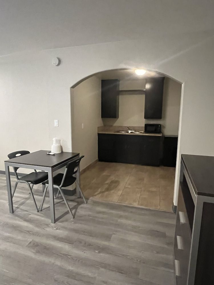 Cloud 9 Inn - El Cielo Inn Comfort Studio Suite 5