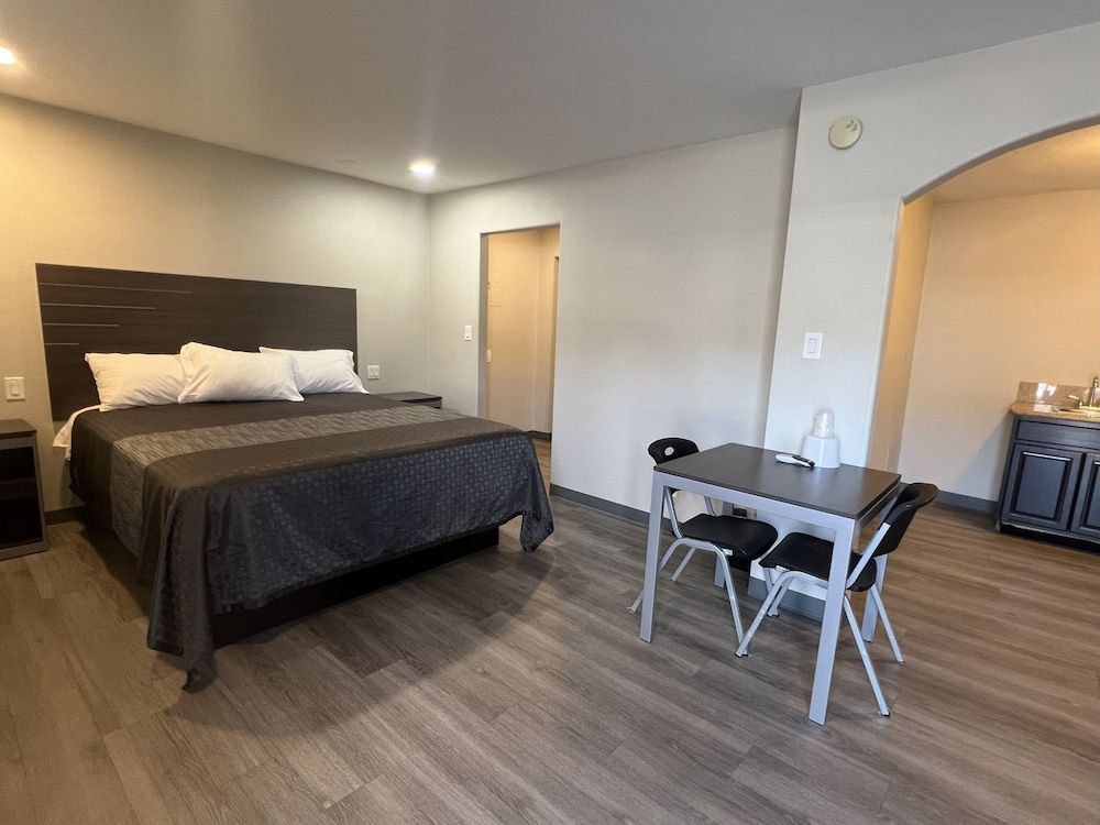 Cloud 9 Inn - El Cielo Inn