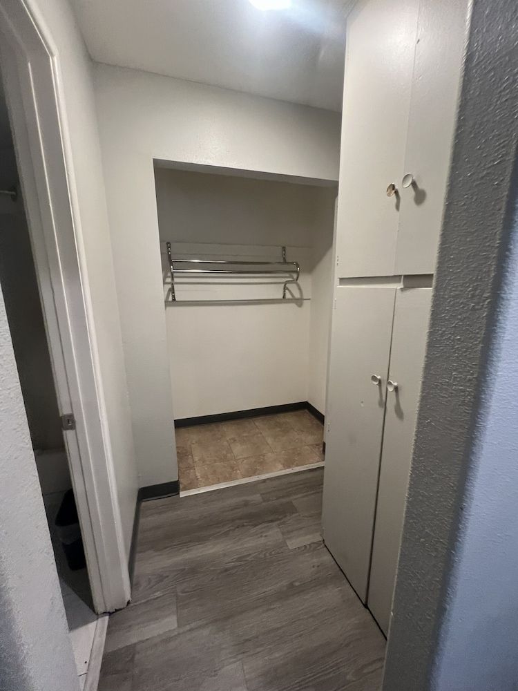 Cloud 9 Inn - El Cielo Inn Deluxe Single Room, 1 King Bed, Private Bathroom 19