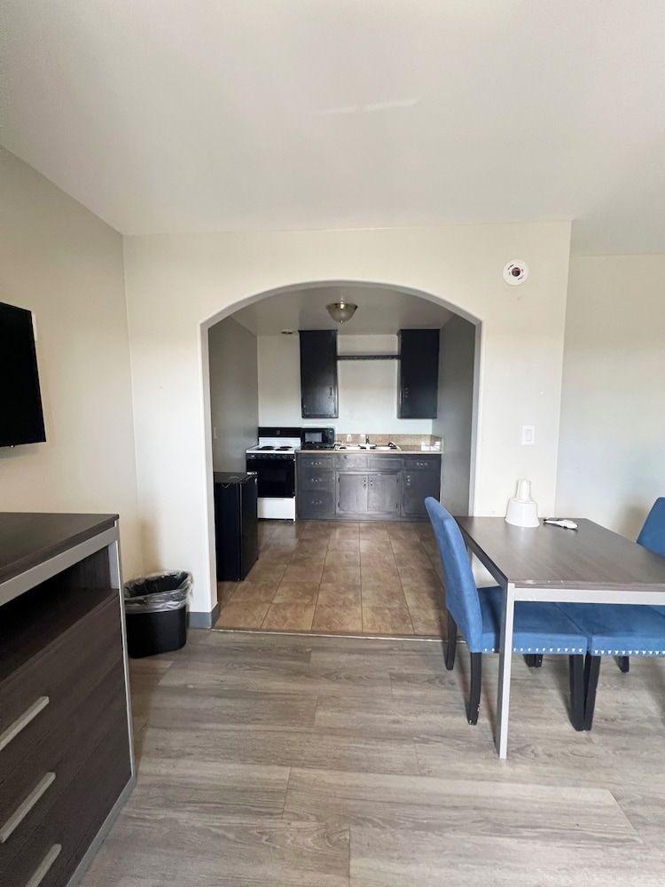 Cloud 9 Inn - El Cielo Inn Comfort Studio Suite 7