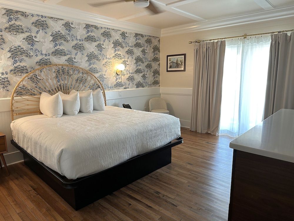 Gibson Inn Deluxe Room