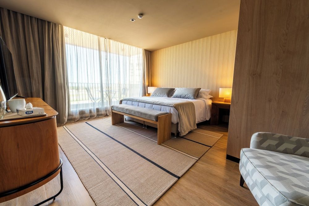 Bravo Hotel Superior Studio Suite, Beach View 5