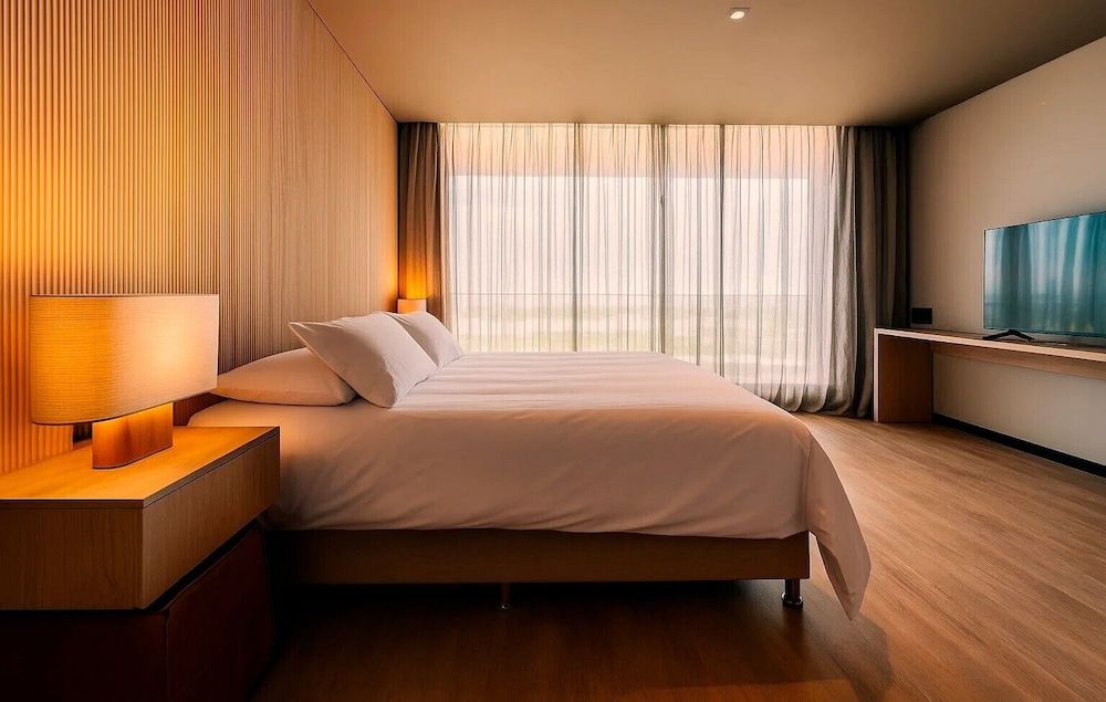 Bravo Hotel Superior Studio Suite, Beach View 3