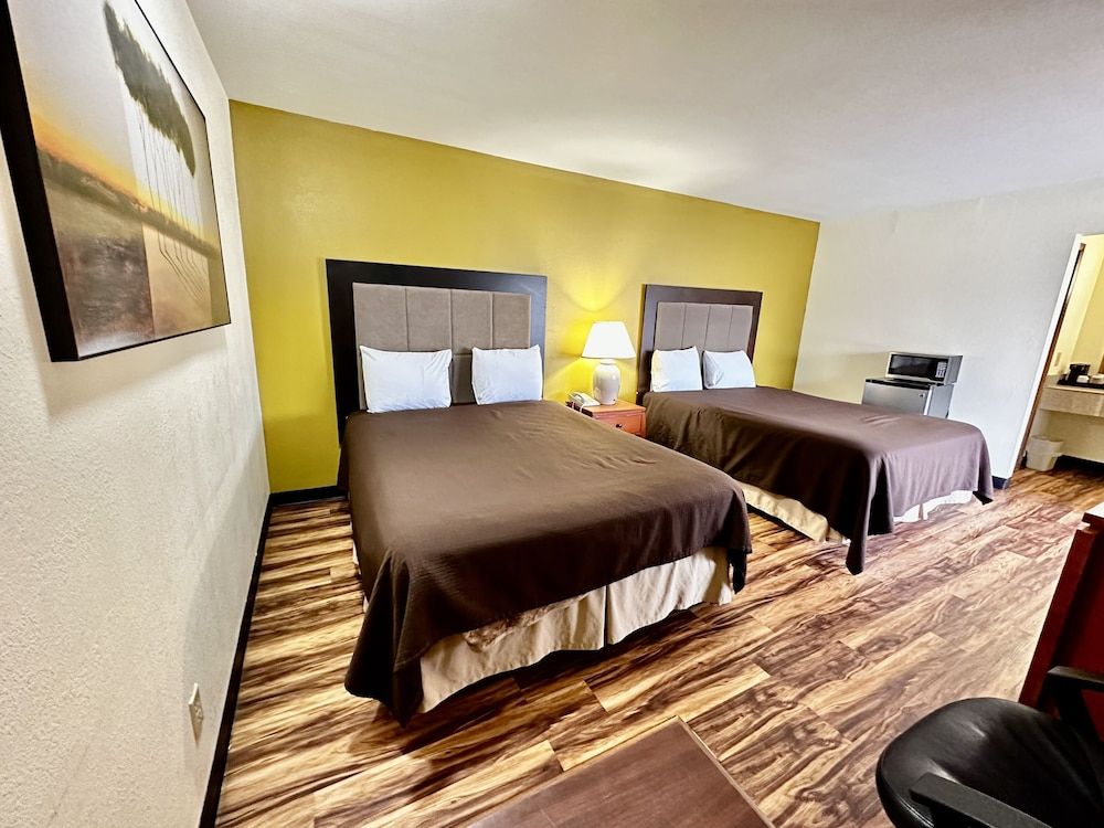 Regency Inn lola Kansas Standard Room, 2 Queen Beds, Non Smoking 2