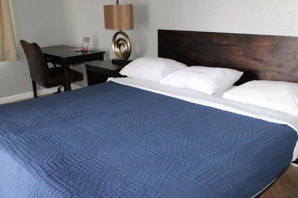 Executive Economy Lodge Single Room, 1 King Bed, Non Smoking 4