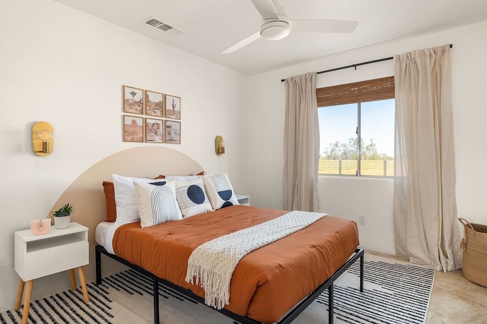 Modern Desert Escape - Fire Pit, Bbq And Design! 3 Bedroom Home by RedAwning House, 3 Bedrooms 3