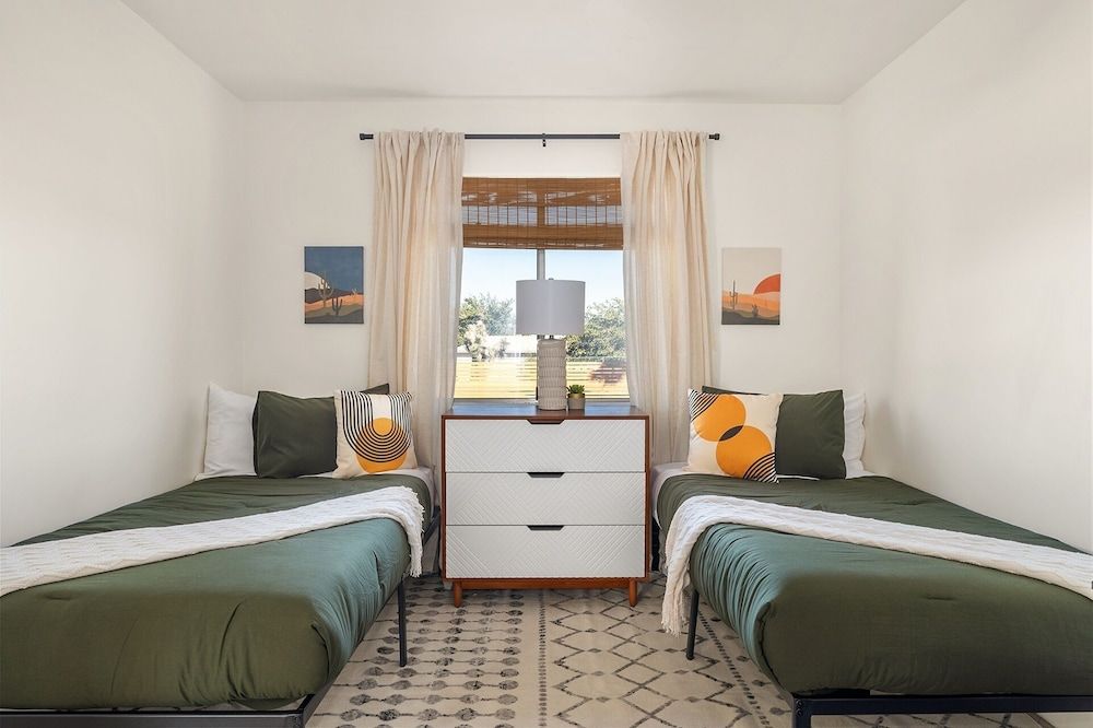 Modern Desert Escape - Fire Pit, Bbq And Design! 3 Bedroom Home by RedAwning House, 3 Bedrooms 7