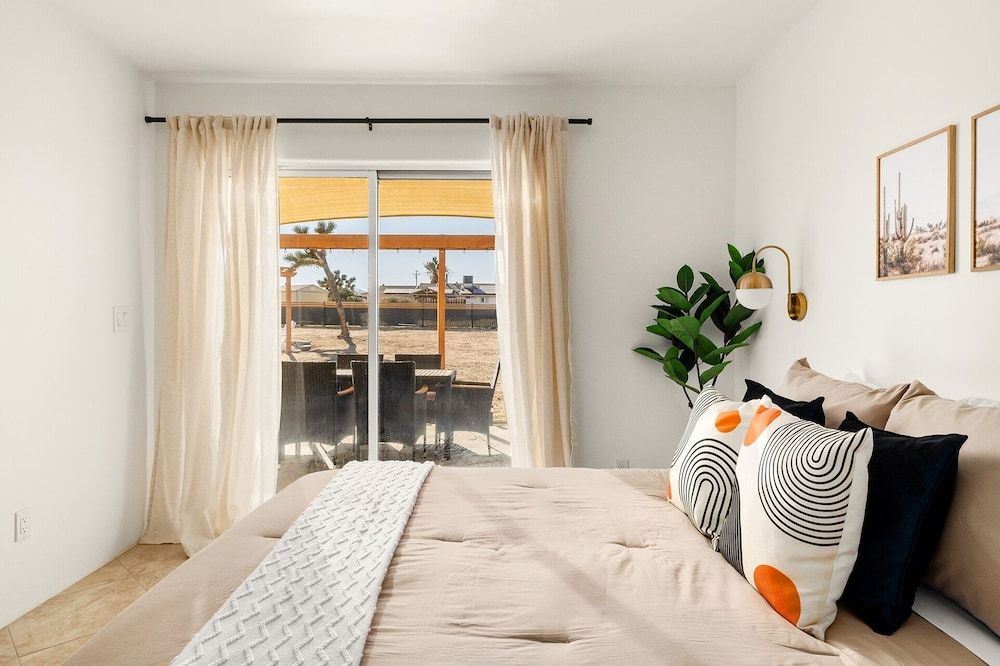 Modern Desert Escape - Fire Pit, Bbq And Design! 3 Bedroom Home by RedAwning House, 3 Bedrooms 5