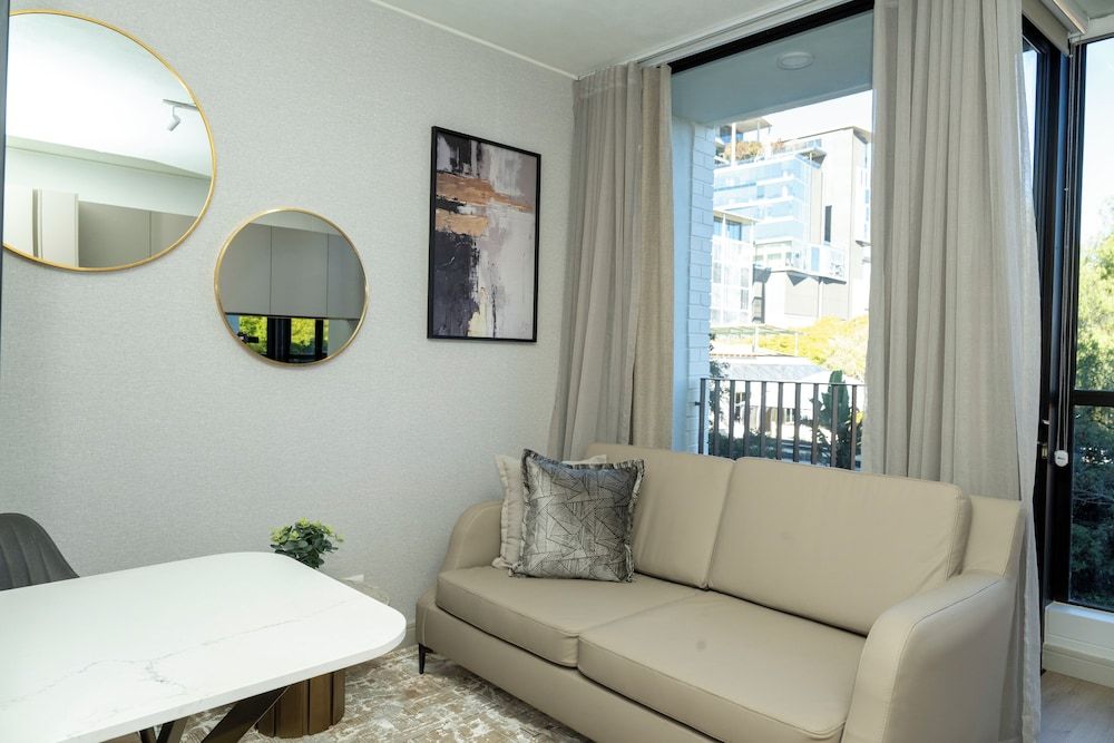 One Rosebank Executive Apartment Hotel Superior Apartment 5