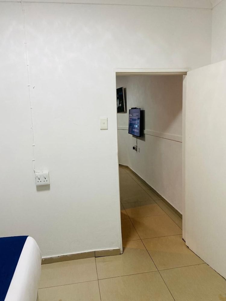 Gold Crown Self-catering Apartment Comfort Apartment, Air conditioning 3