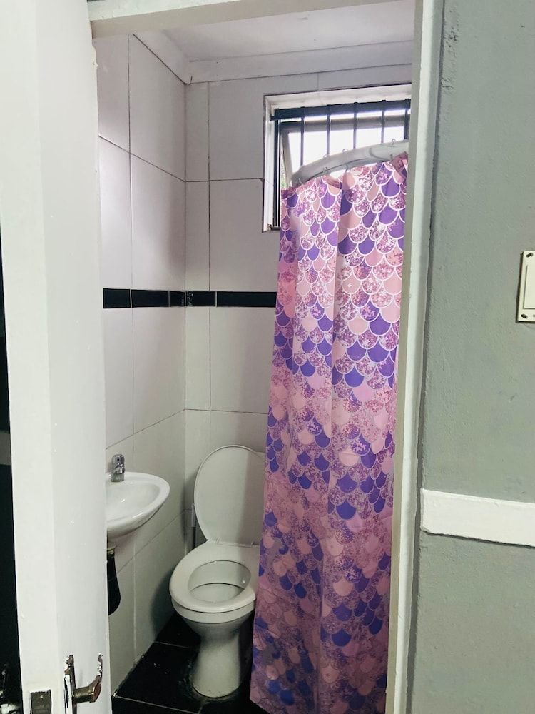 Gold Crown Self-catering Apartment Comfort Suite 5