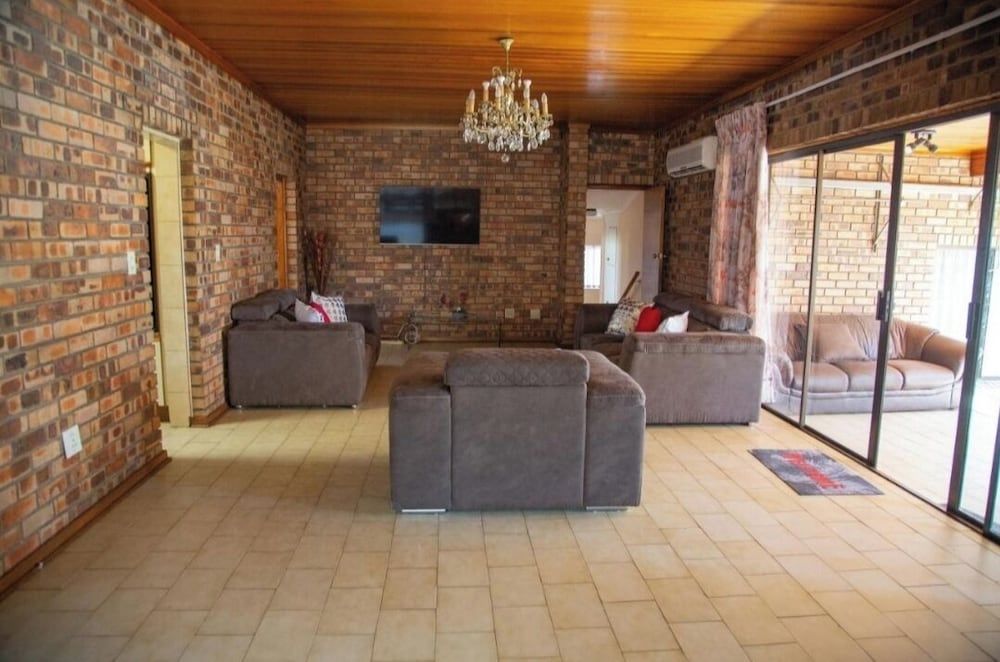 Sojourners Rest House House, Pool View 25