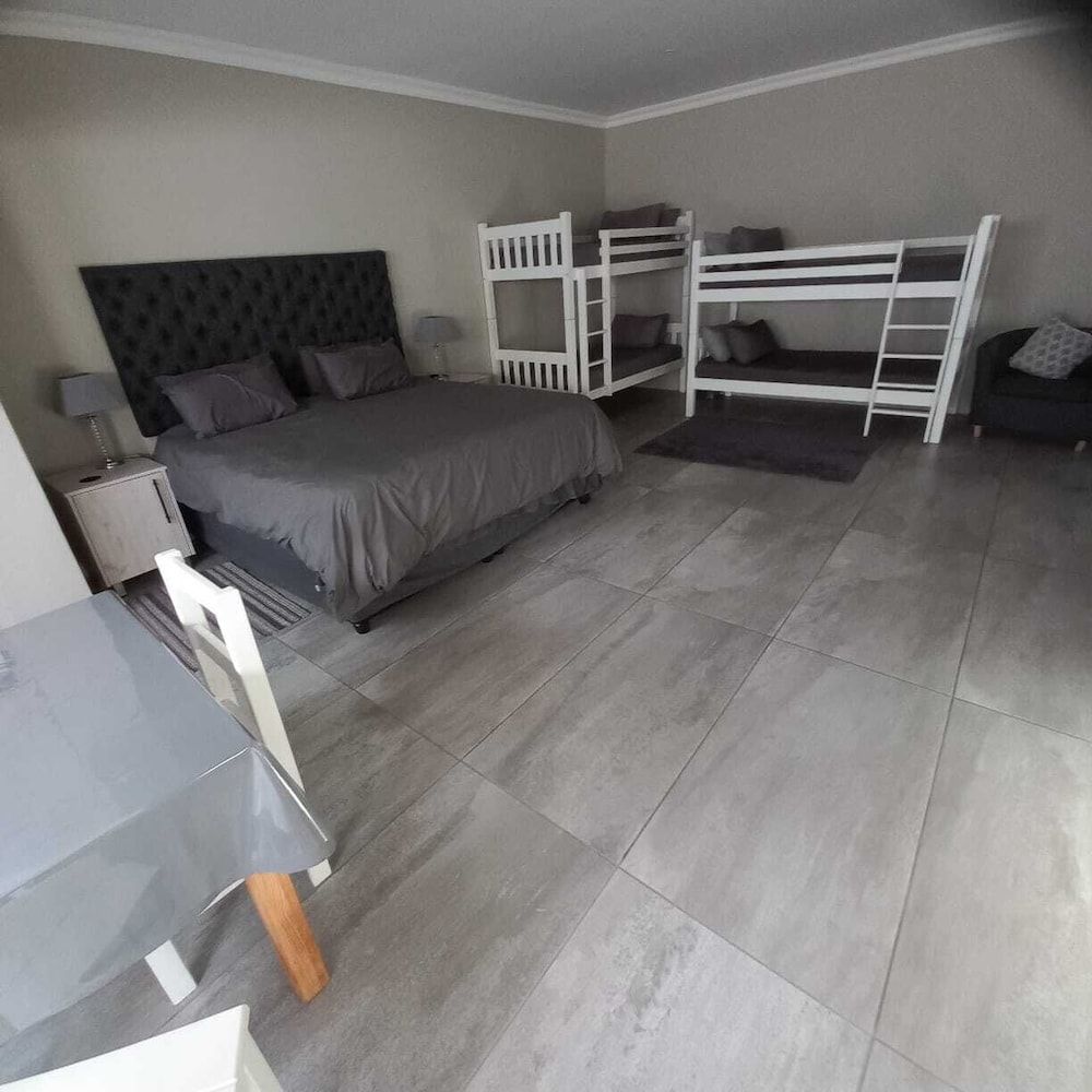 Diaz Guesthouse Deluxe Room 2