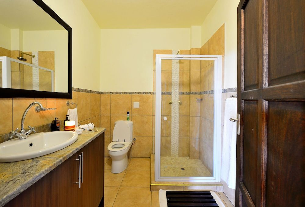 Sable Ranch Thaba Khaya Family Room, Patio, Mountain View 2