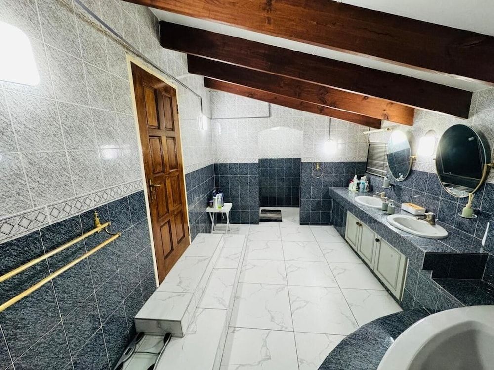 Villa Picasso - 2 Bed Villa House, 2 Bedrooms, Accessible, Balcony 24