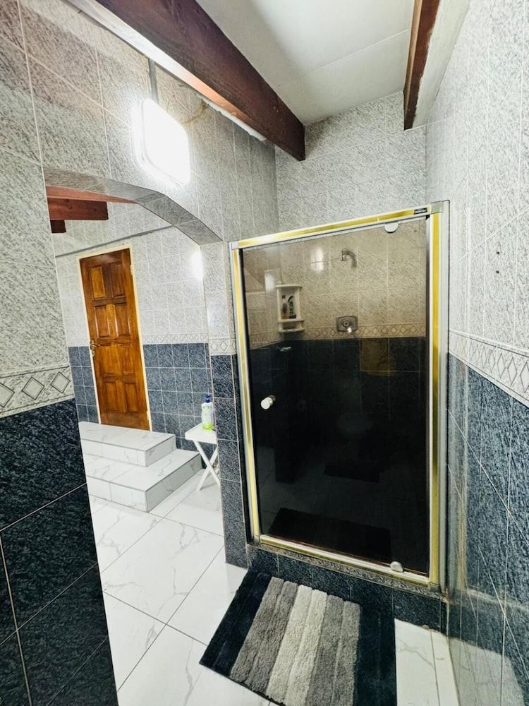 Villa Picasso - 2 Bed Villa House, 2 Bedrooms, Accessible, Balcony 32