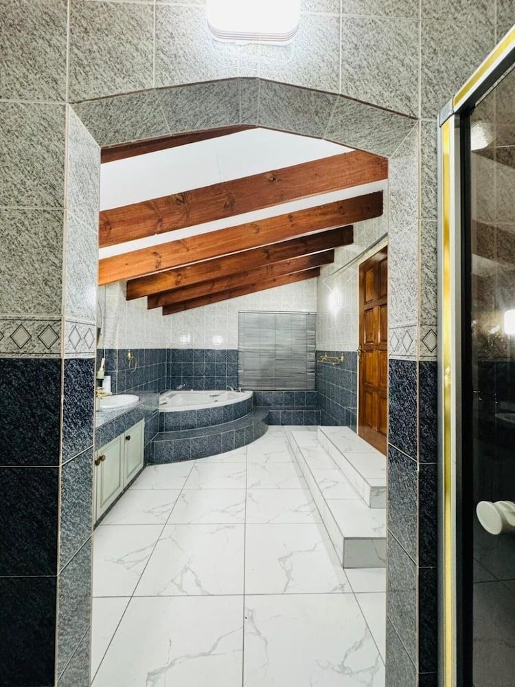 Villa Picasso - 2 Bed Villa House, 2 Bedrooms, Accessible, Balcony 22