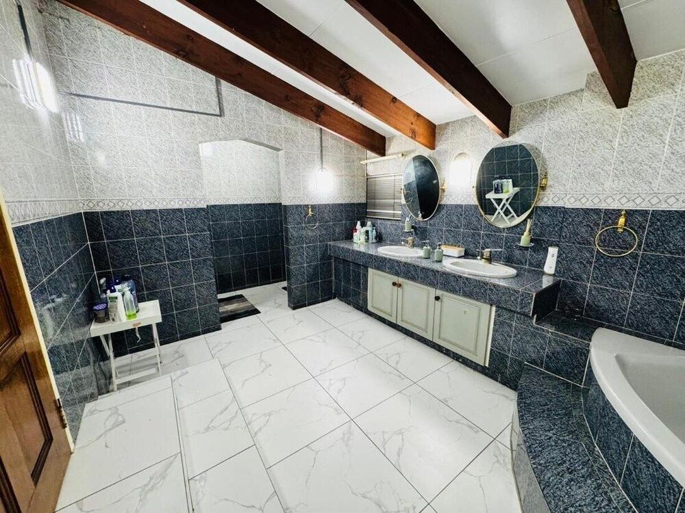 Villa Picasso - 2 Bed Villa House, 2 Bedrooms, Accessible, Balcony 20