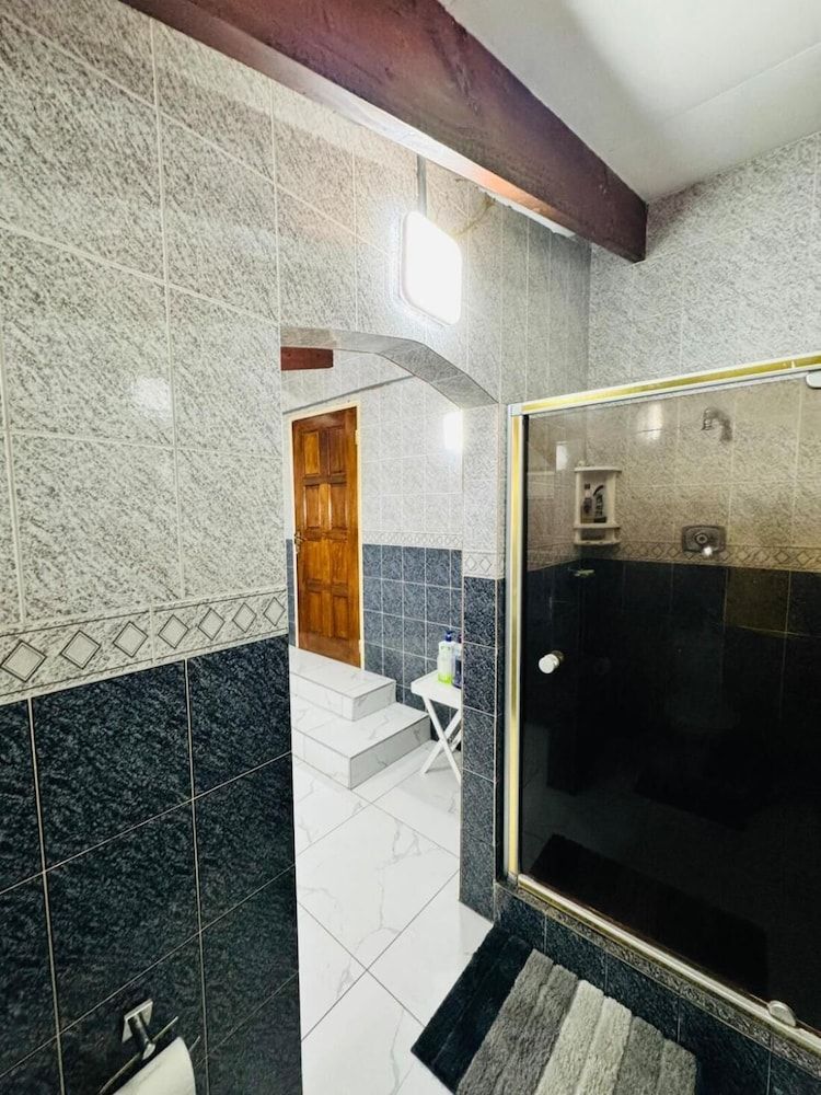 Villa Picasso - 2 Bed Villa House, 2 Bedrooms, Accessible, Balcony 19