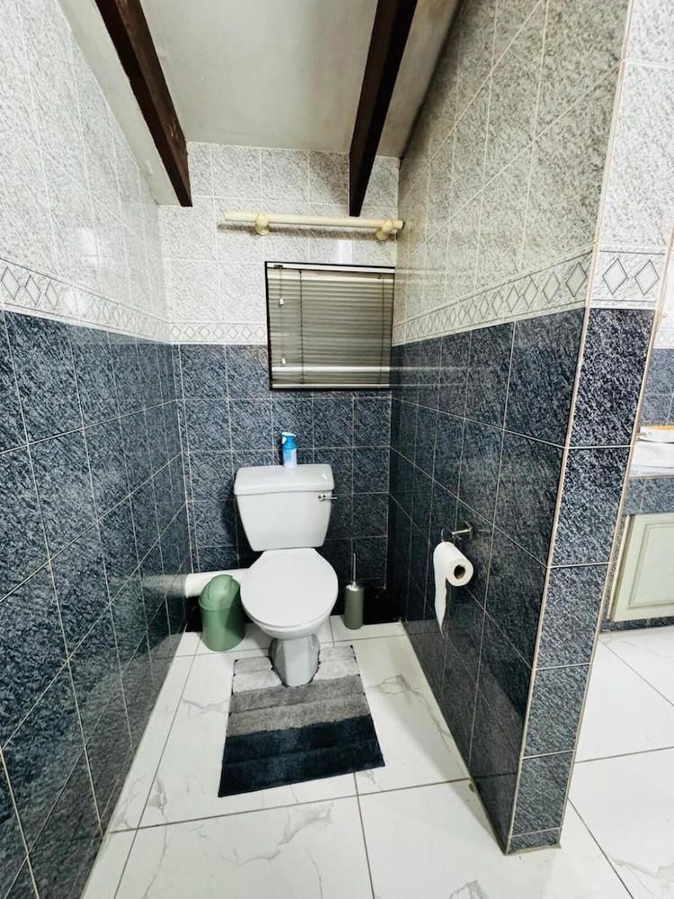 Villa Picasso - 2 Bed Villa House, 2 Bedrooms, Accessible, Balcony 16