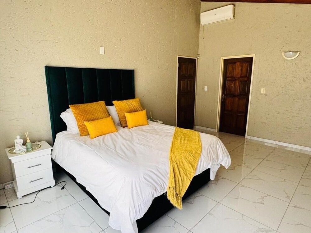 Villa Picasso - 2 Bed Villa House, 2 Bedrooms, Accessible, Balcony 4