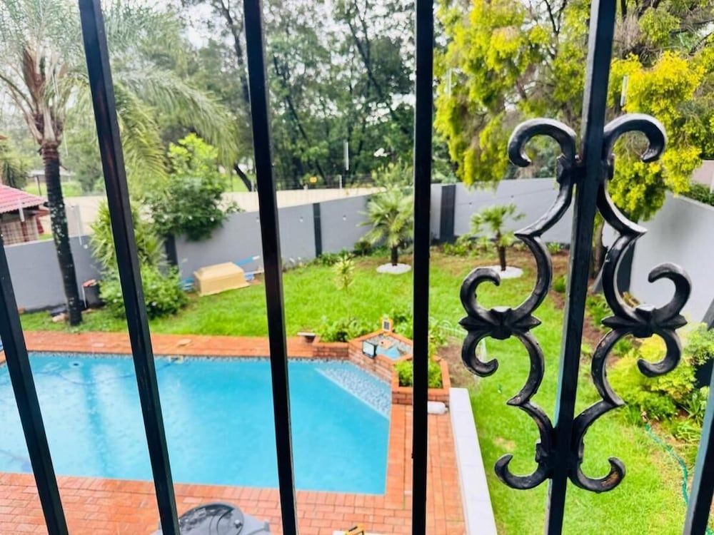 Villa Picasso - 2 Bed Villa House, 2 Bedrooms, Accessible, Balcony 31