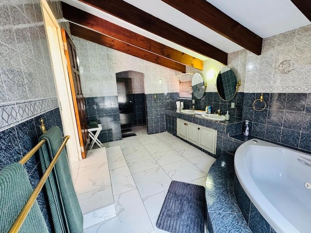 Villa Picasso- 1 Bed Villa House, 1 Bedroom, Accessible, Smoking 15