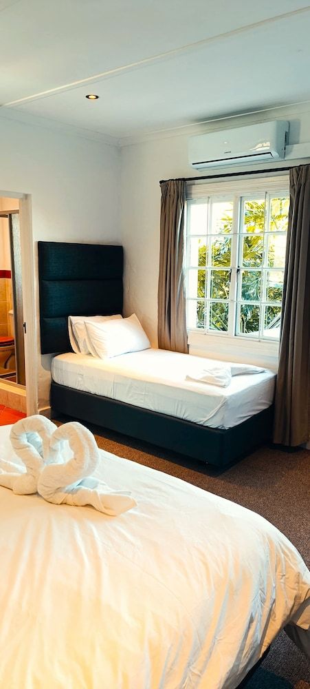 Guinea Fowl Lodge Comfort Double or Twin Room, Balcony, Bay View 8