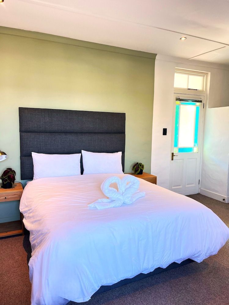 Guinea Fowl Lodge Comfort Double or Twin Room, Balcony, Bay View 2