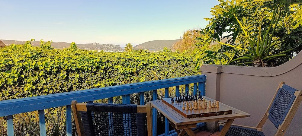 Guinea Fowl Lodge Comfort Double Room, Balcony, Bay View 7