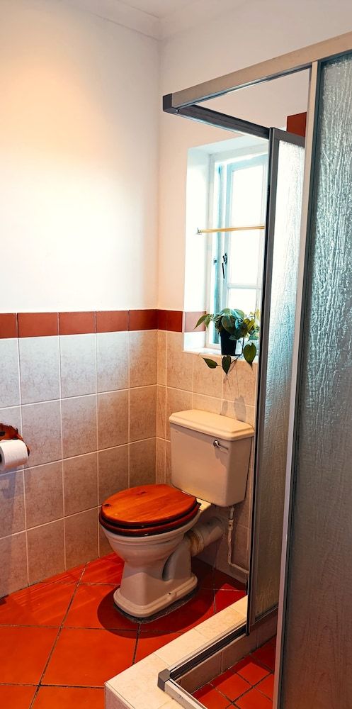 Guinea Fowl Lodge Comfort Double or Twin Room, Balcony, Bay View 15