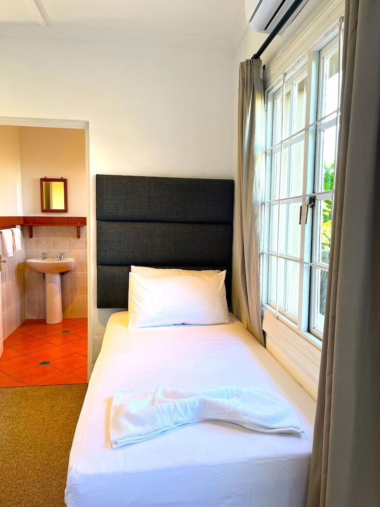 Guinea Fowl Lodge Comfort Double or Twin Room, Balcony, Bay View 5