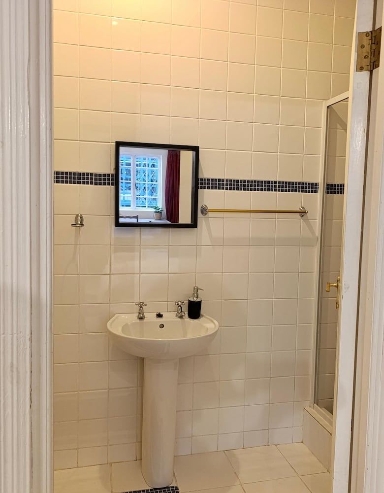 Guinea Fowl Lodge Comfort Quadruple Room 5