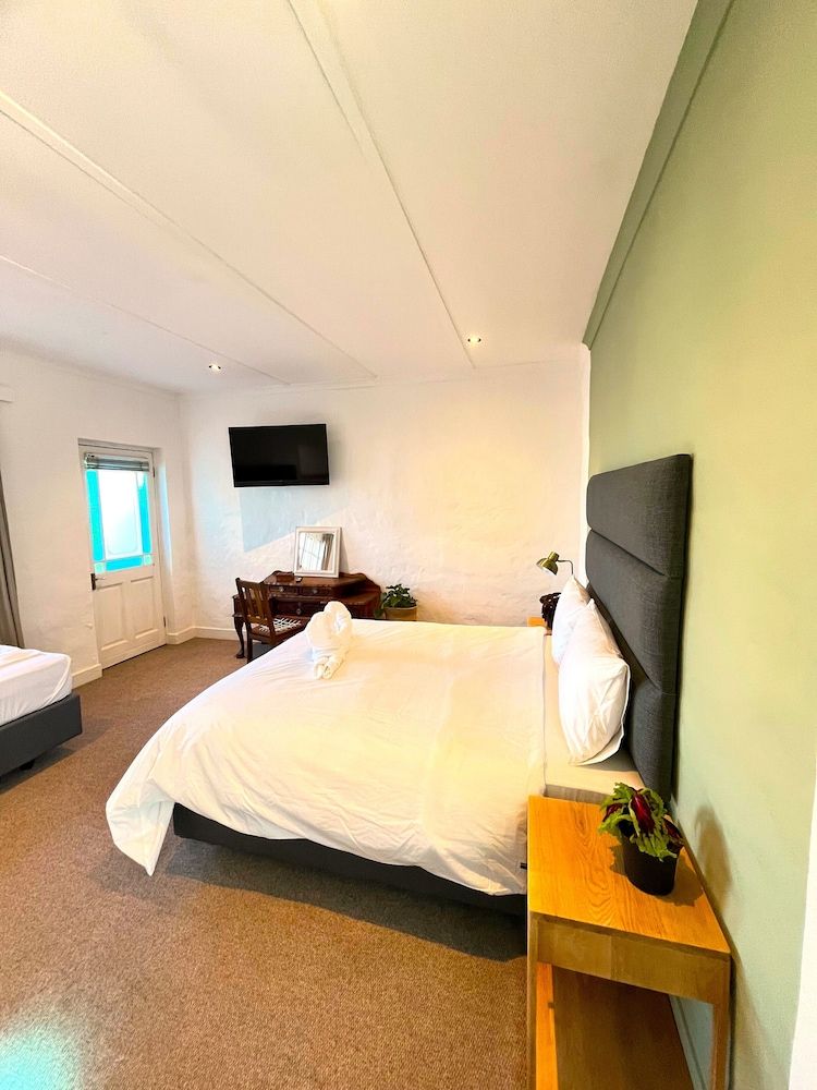 Guinea Fowl Lodge Comfort Double or Twin Room, Balcony, Bay View 9