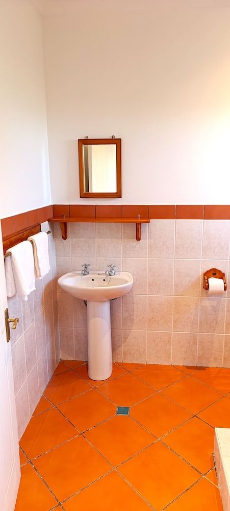 Guinea Fowl Lodge Comfort Double or Twin Room, Balcony, Bay View 16