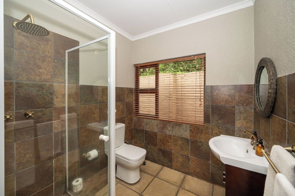 Bushbaby Valley Lodge Standard Double Room 2