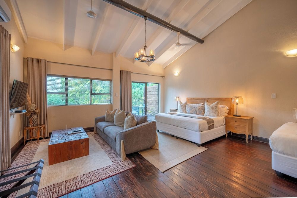 Bushbaby Valley Lodge