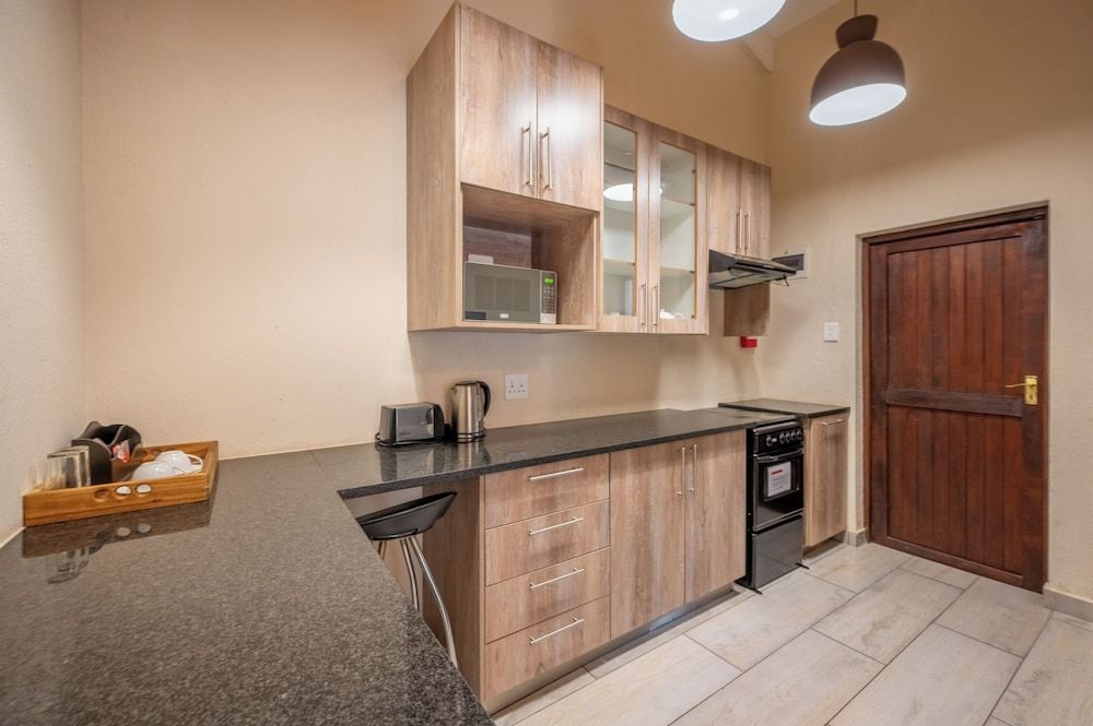 Bushbaby Valley Lodge Deluxe Double Room, Balcony, Garden View 3