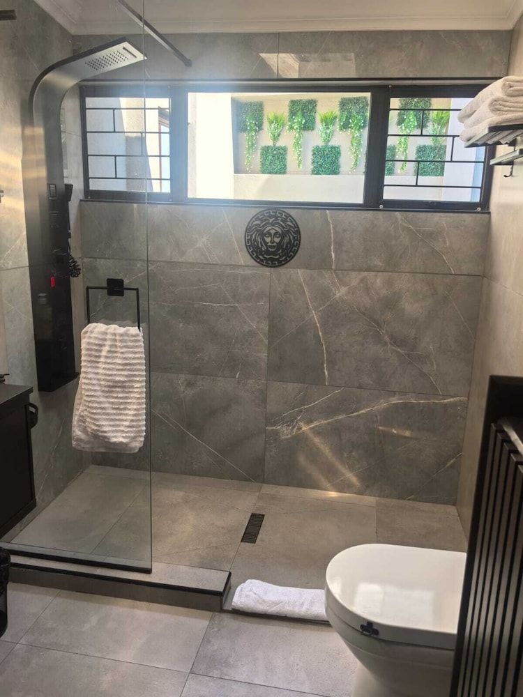 Bryanston Palms Accommodation Deluxe Suite 4