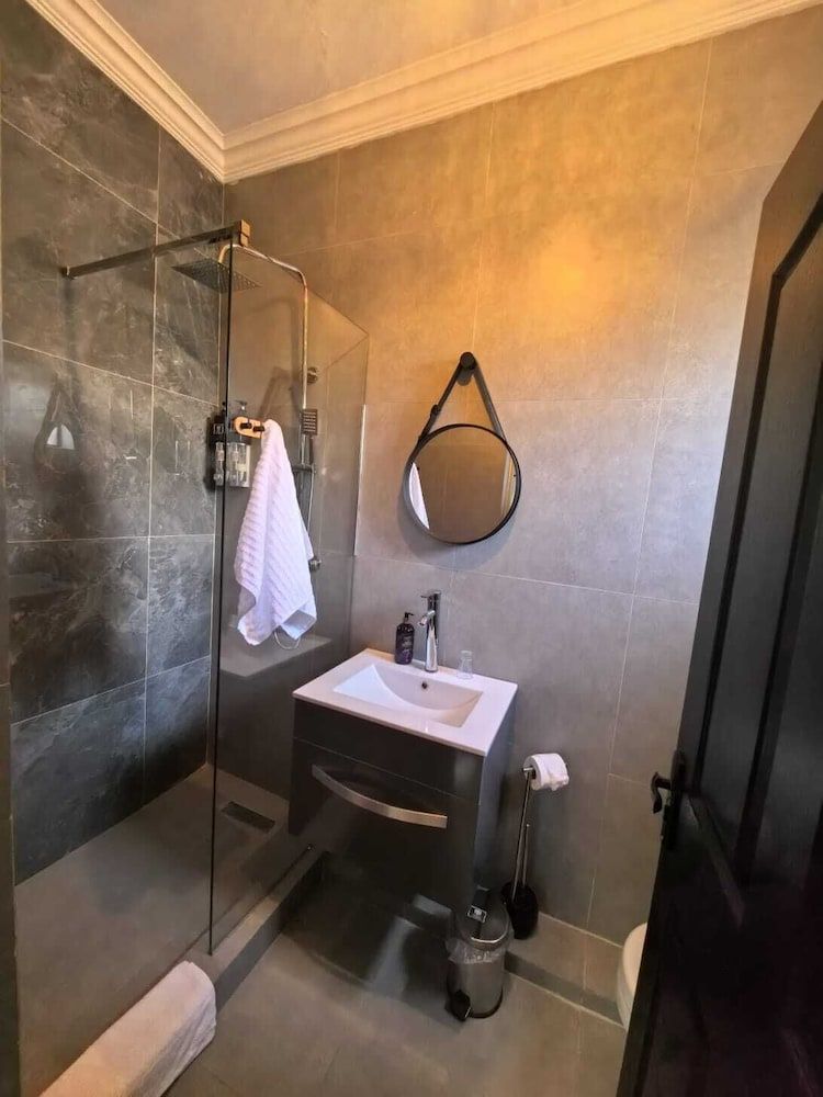 Bryanston Palms Accommodation Deluxe Studio, 1 Queen Bed with Sofa bed 12