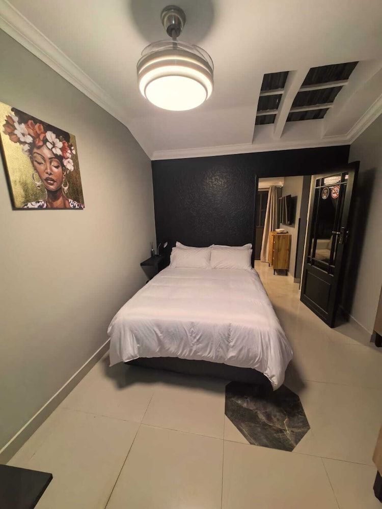 Bryanston Palms Accommodation Family Room, 1 Bedroom, Courtyard View 10