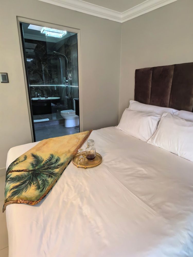 Bryanston Palms Accommodation Family Room, 1 Bedroom, Courtyard View 17