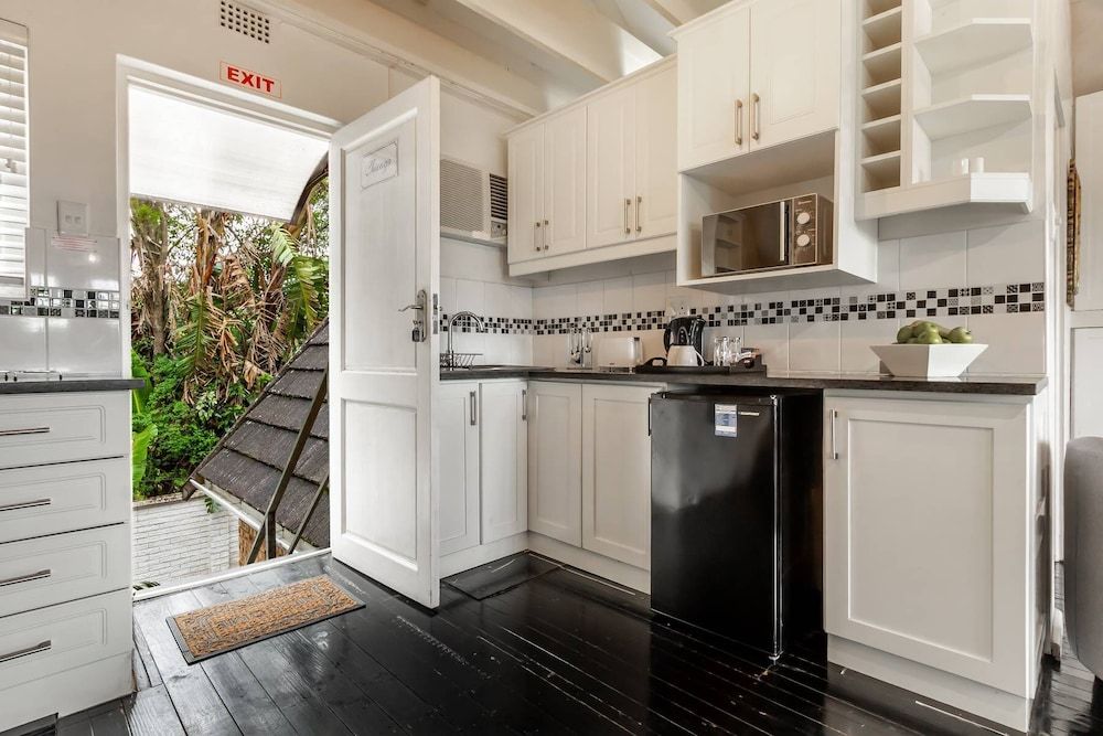 Olivers Bed and Breakfast Deluxe Apartment, Sea View 2