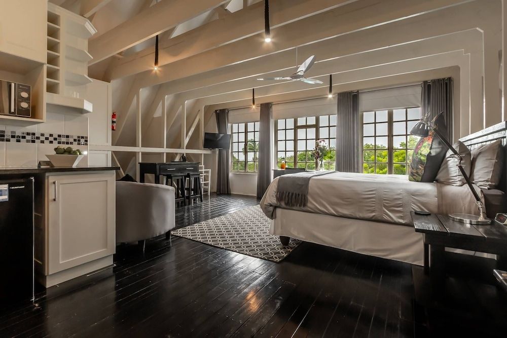 Olivers Bed and Breakfast Deluxe Apartment, Sea View 4