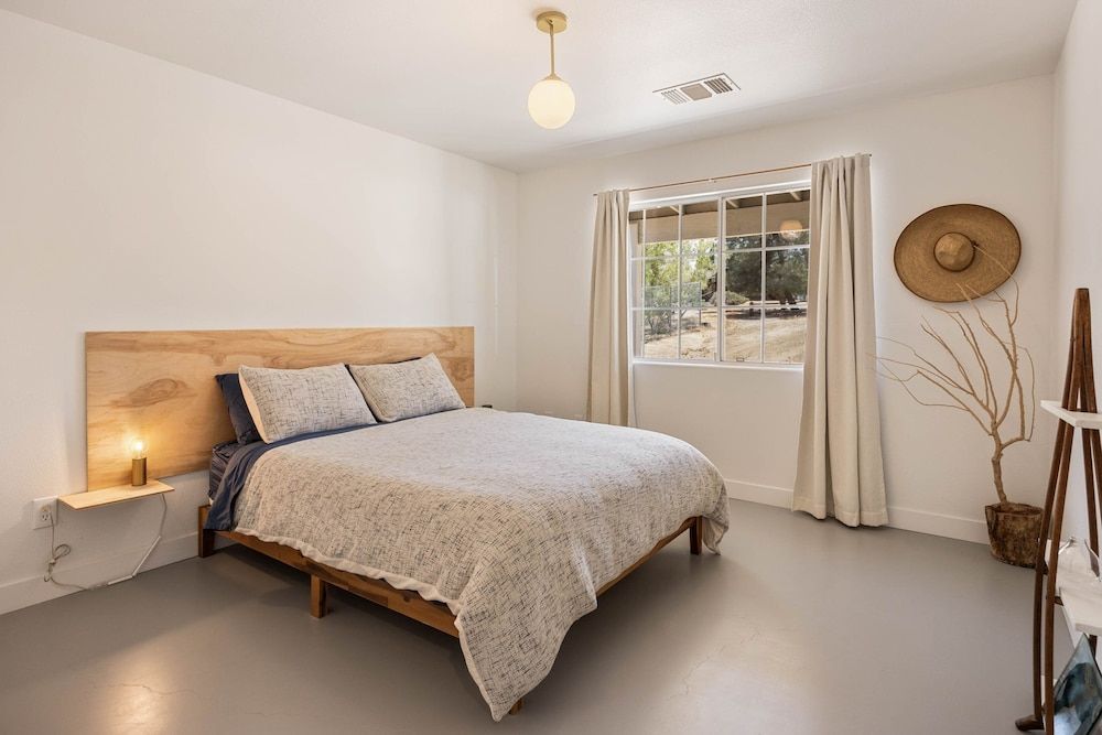 Bonanza In The Desert - Pool, Hot Tub, Grill 3 Bedroom Home by RedAwning House, 3 Bedrooms 2