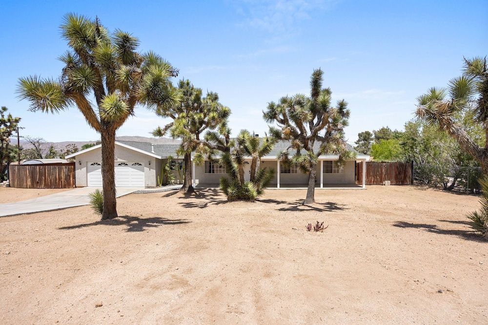 Bonanza In The Desert - Pool, Hot Tub, Grill 3 Bedroom Home by RedAwning House, 3 Bedrooms 17