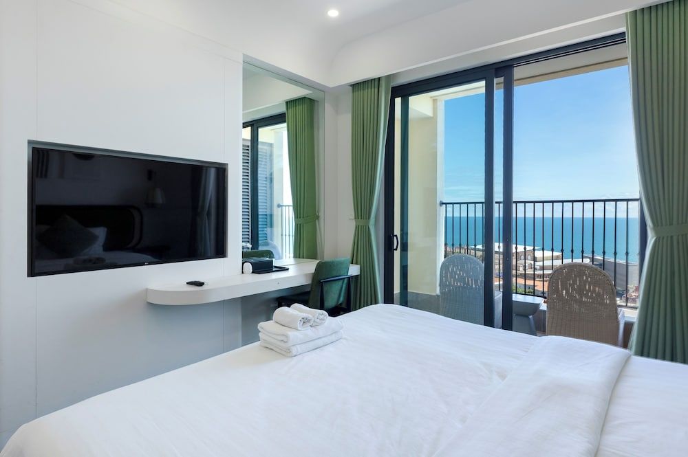 Mira Home Apartment Hillside Phu Quoc Deluxe Double Room, Balcony, Sea View 11